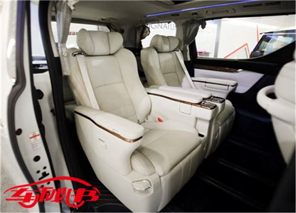 丰田埃尔法商务车-7座