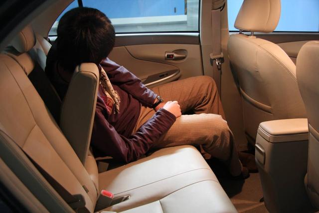 上海商务租车提醒大家车内睡觉的危害